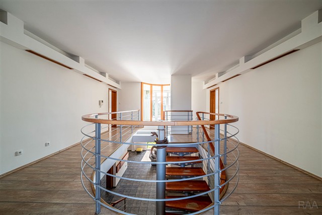 centrální schodiště [72/89]